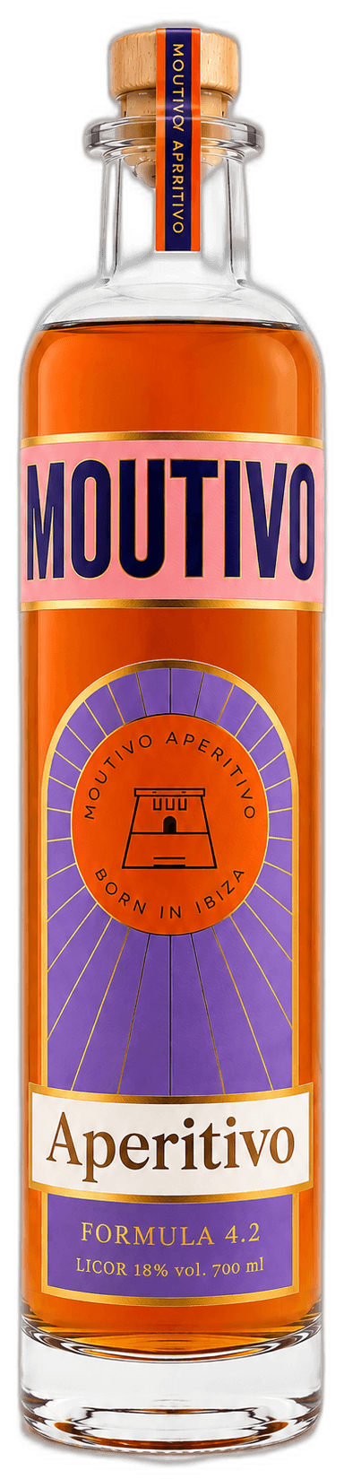 Botella de MOUTIVO Aperitivo frente a Es Vedrà al atardecer.